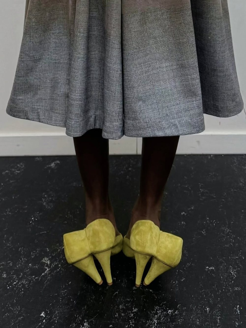 Yichun Liu: la diseñadora que hace salir la moda del cuerpo