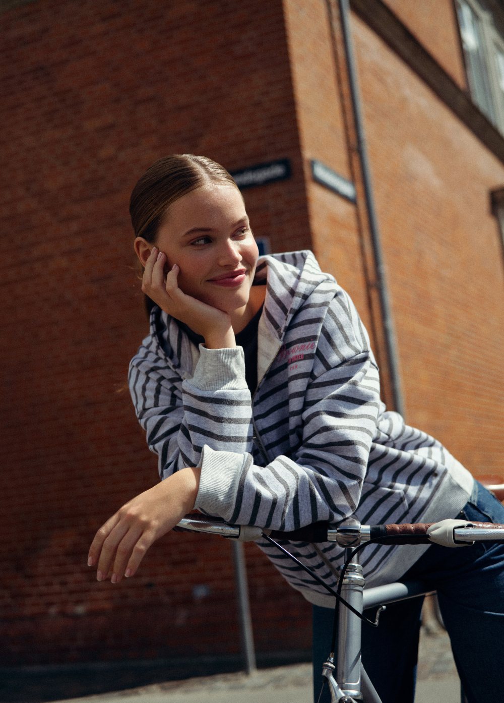 Brownie viaja a Copenhague para crear el look effortless