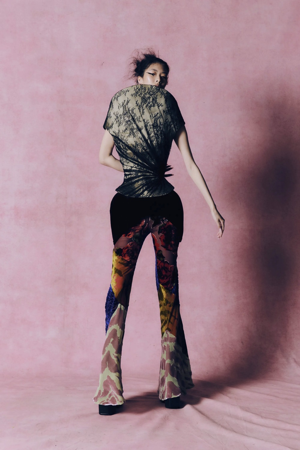 Harris Reed FW26: romanticismo no binario con gran volumen