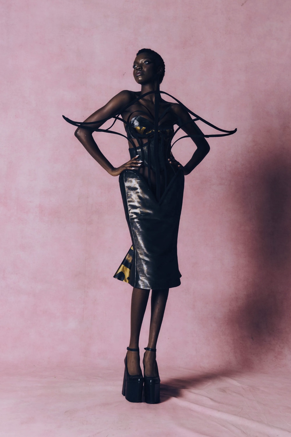 Harris Reed FW26: romanticismo no binario con gran volumen