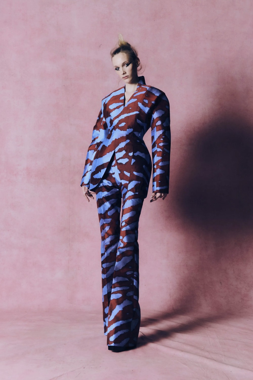 Harris Reed FW26: romanticismo no binario con gran volumen