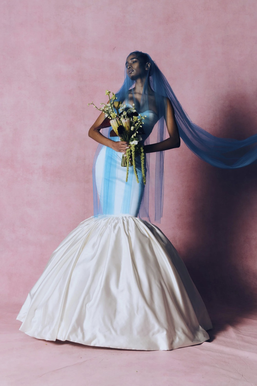 Harris Reed FW26: romanticismo no binario con gran volumen