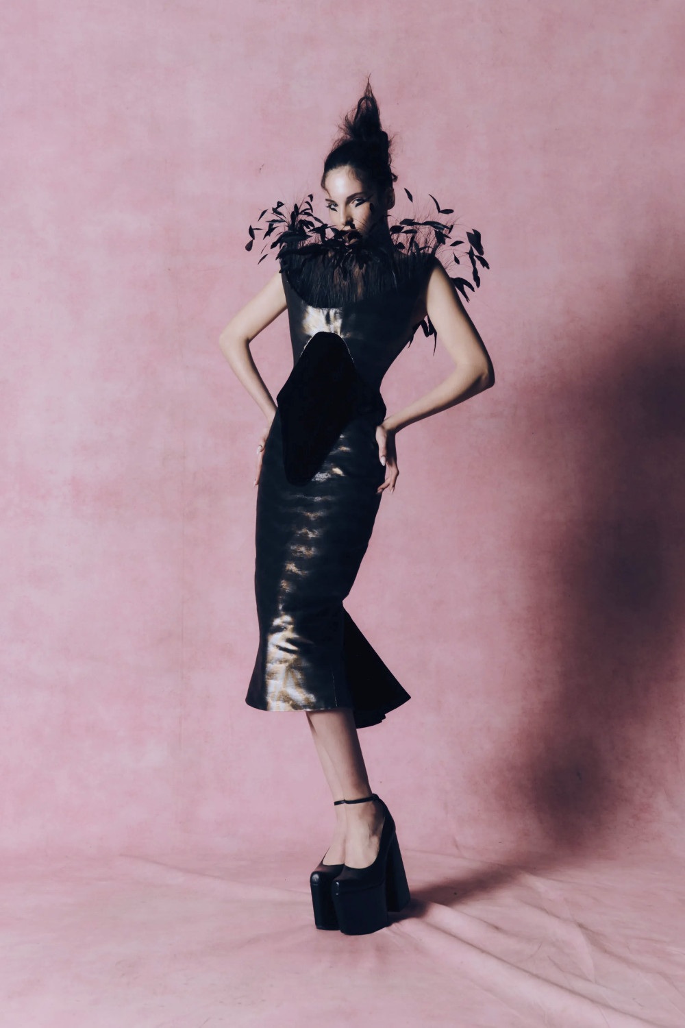 Harris Reed FW26: romanticismo no binario con gran volumen