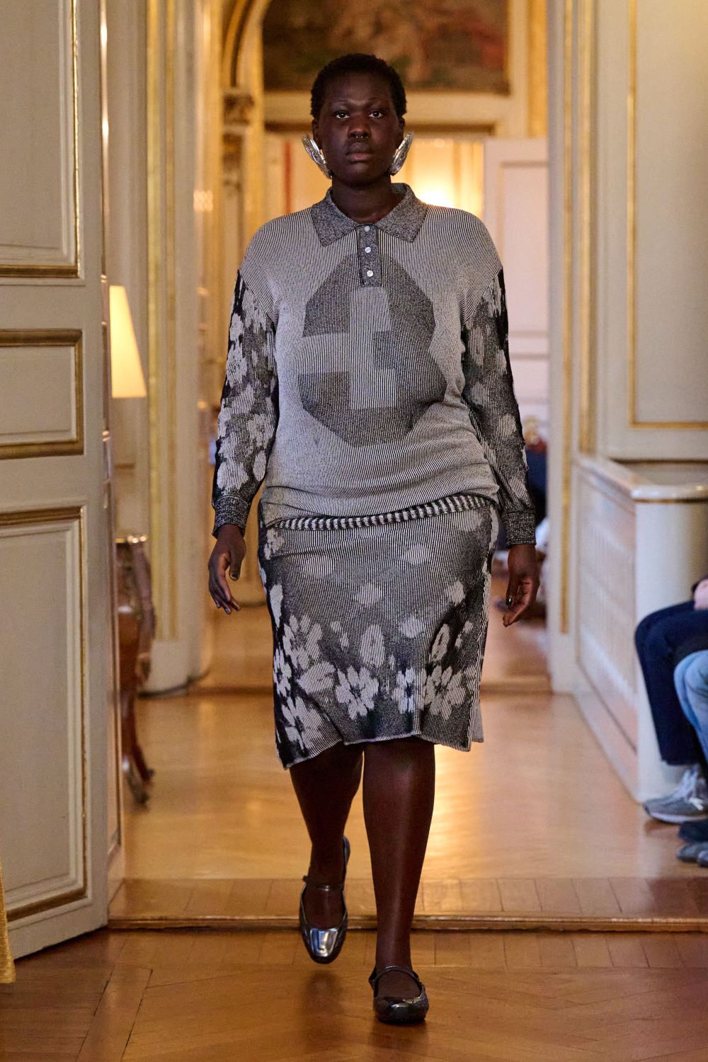 Paolina Russo AW26: el uniforme artesanal de la era digital