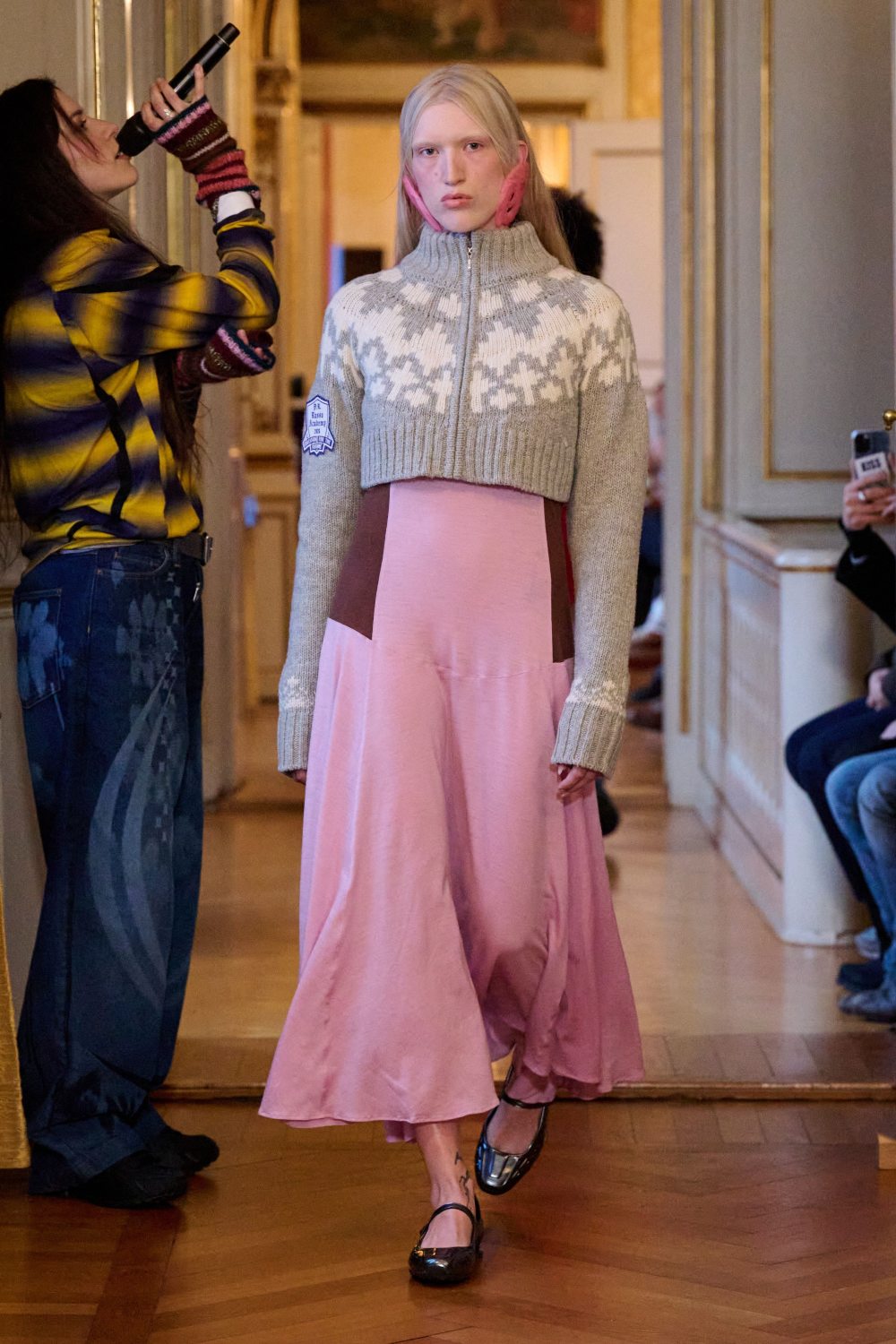 Paolina Russo AW26: el uniforme artesanal de la era digital
