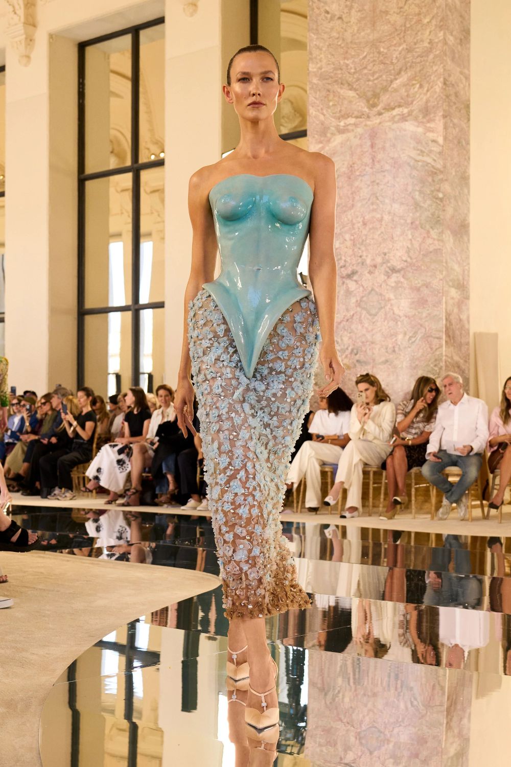 Londres se viste de Schiaparelli y de su universo creativo