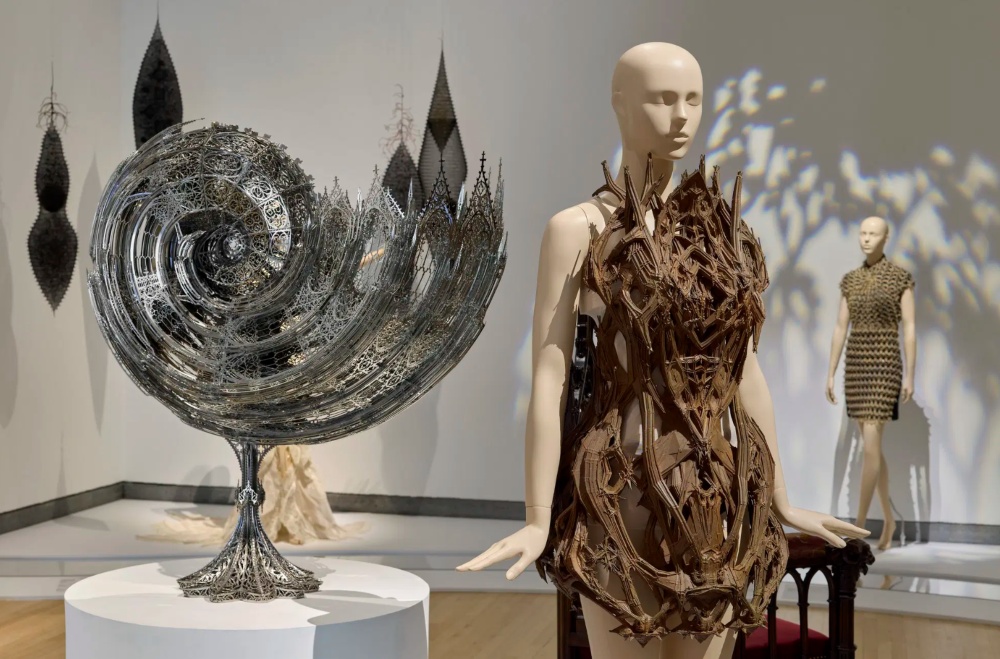 Iris van Herpen lleva la naturaleza al futuro en Nueva York