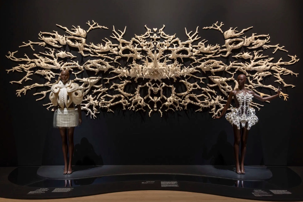 Iris van Herpen lleva la naturaleza al futuro en Nueva York