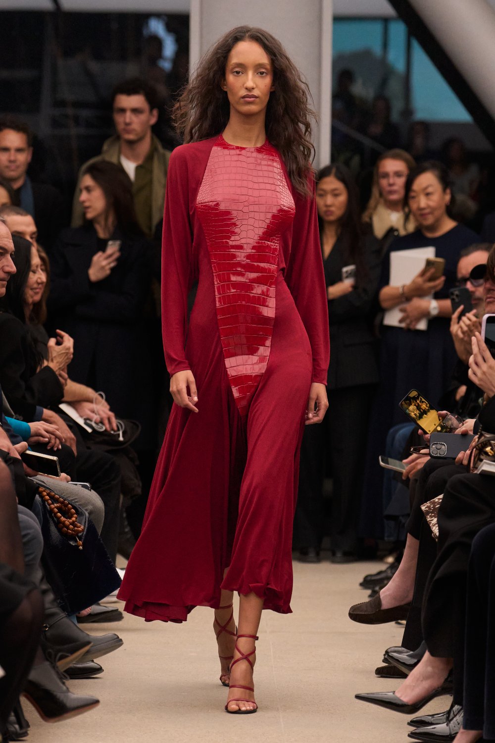 París desvela el lenguaje creativo de Alaïa unido a África