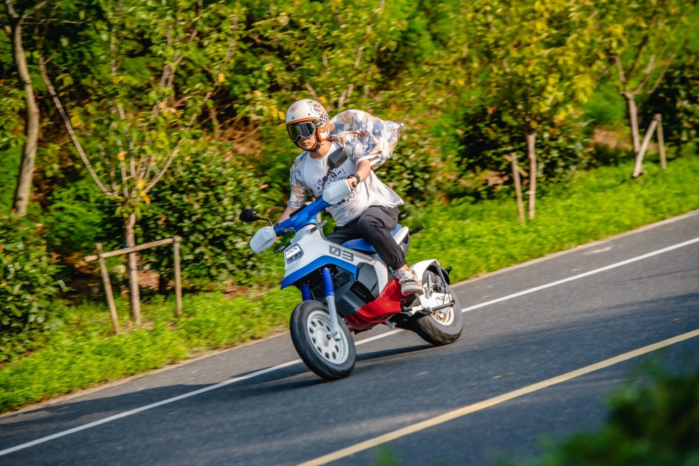 Felo FW-03: moto eléctrica con alma retro y gran autonomía