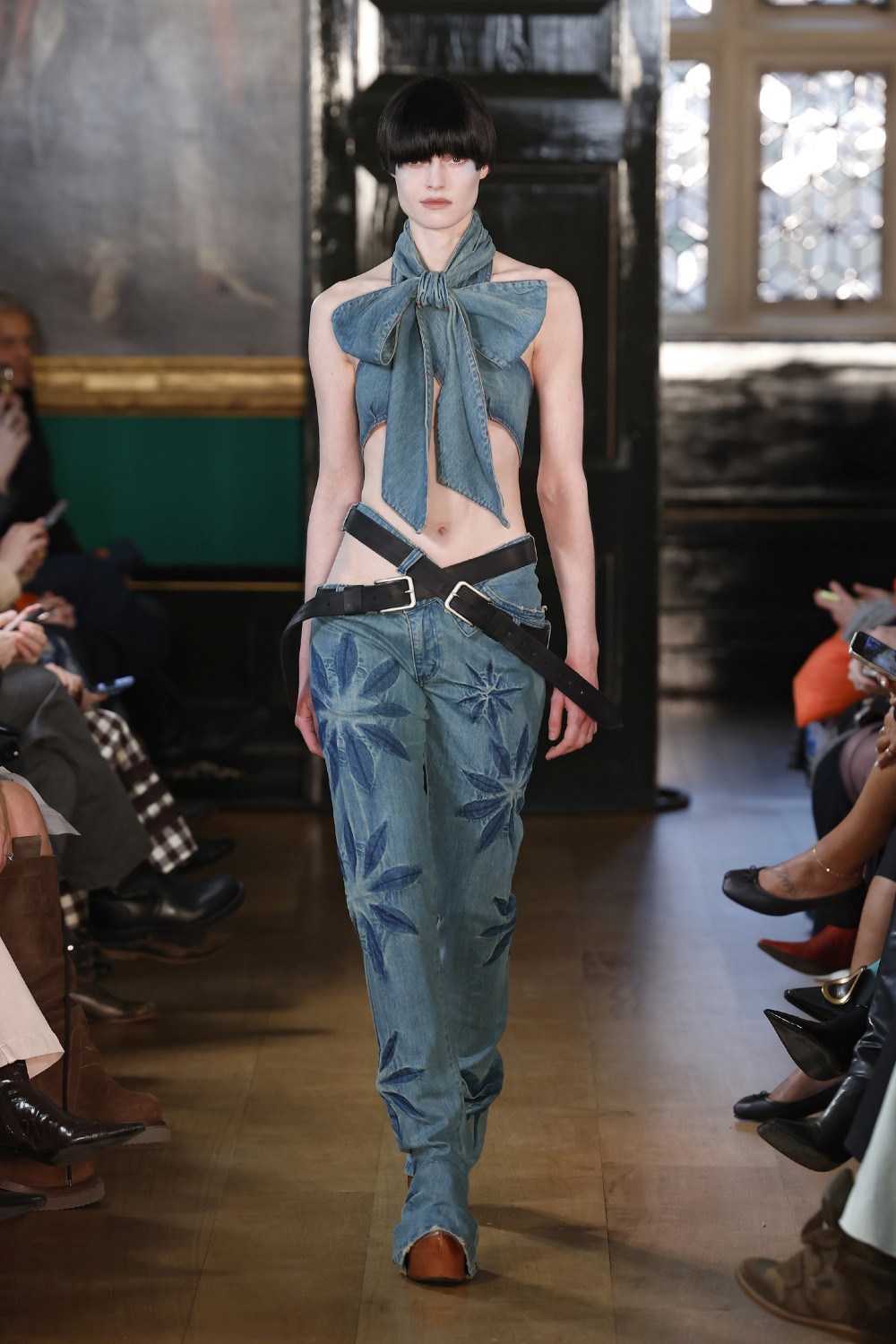Masha Popova Fall 2026, o cómo hacer vampiros Y2K con denim