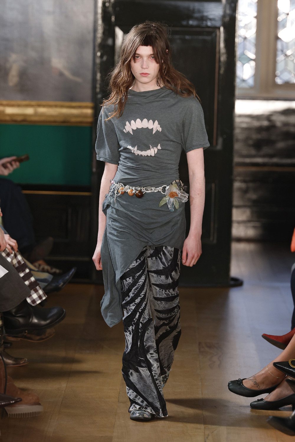 Masha Popova Fall 2026, o cómo hacer vampiros Y2K con denim