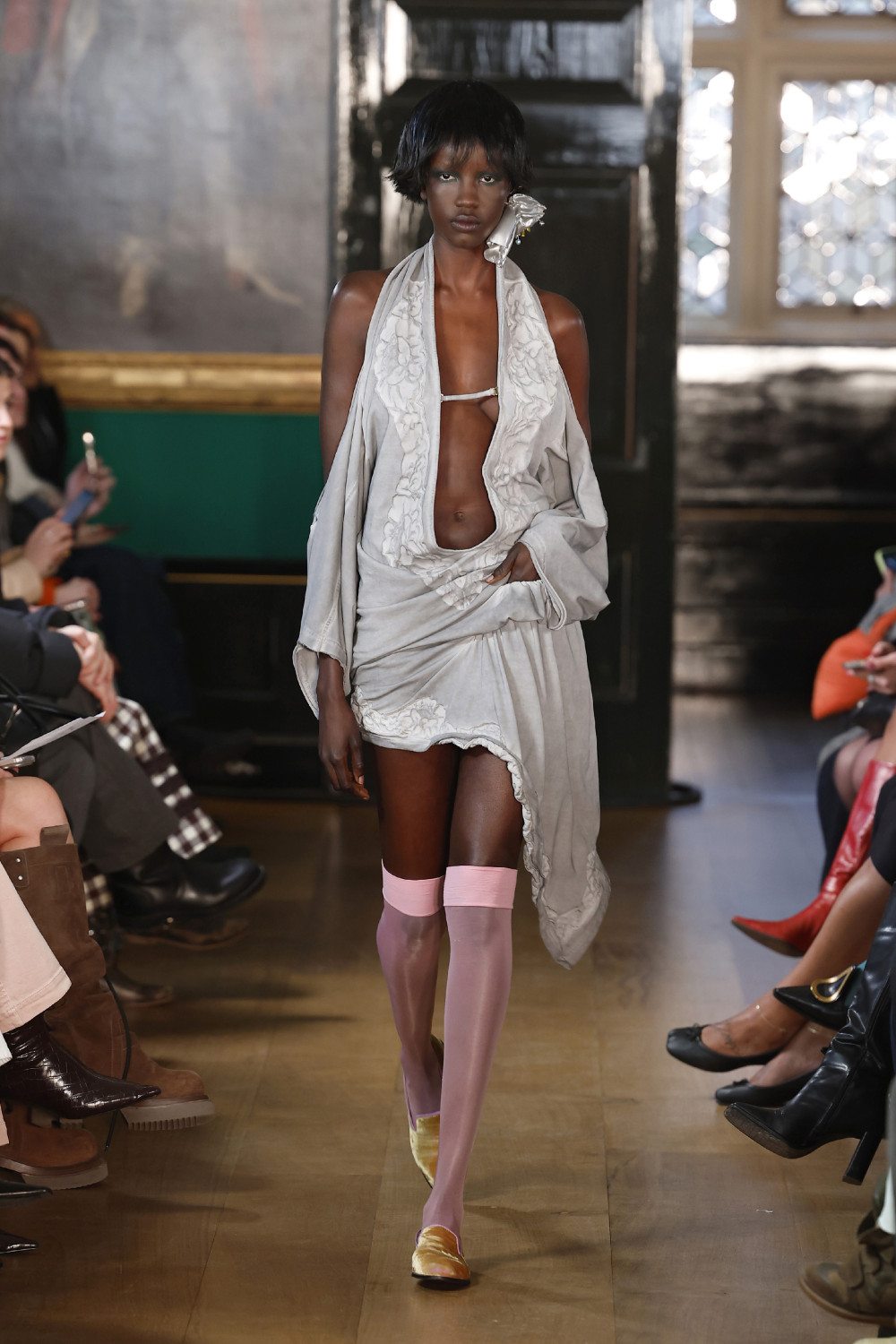 Masha Popova Fall 2026, o cómo hacer vampiros Y2K con denim