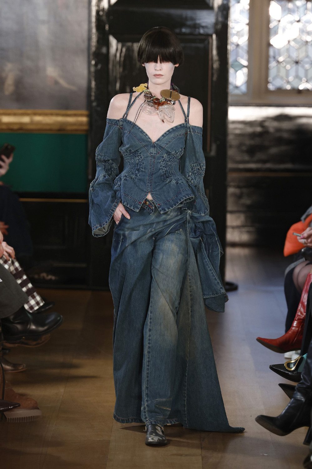 Masha Popova Fall 2026, o cómo hacer vampiros Y2K con denim