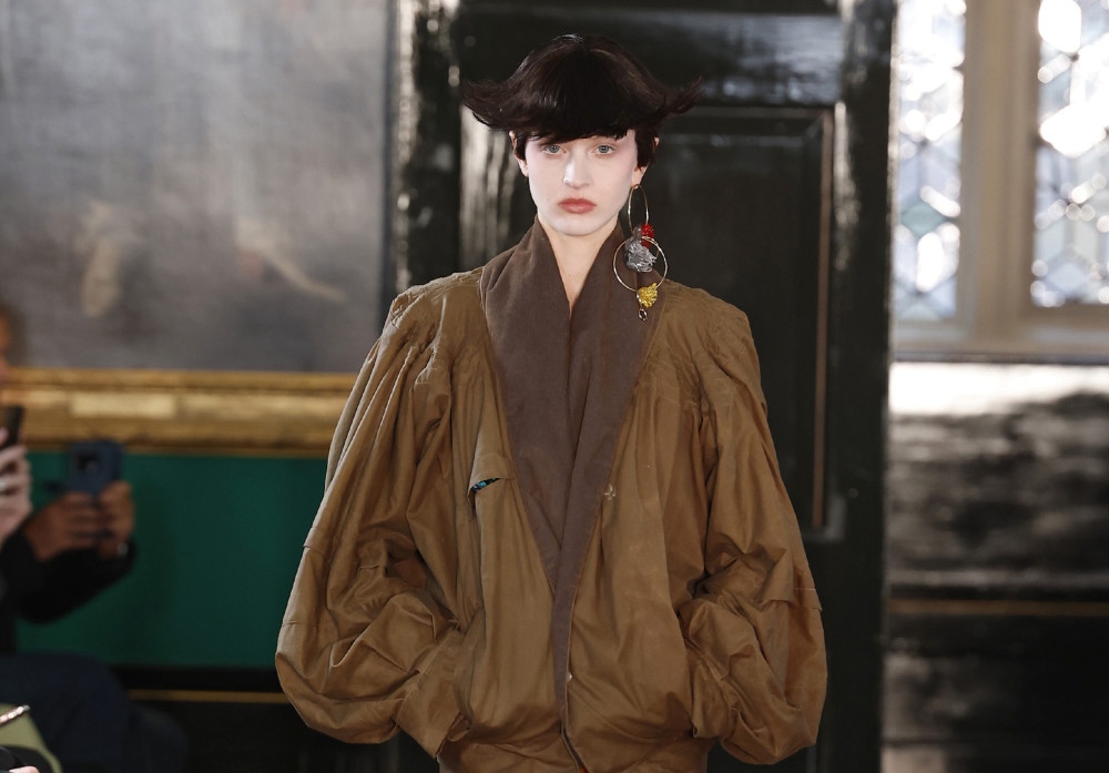 Masha Popova Fall 2026, o cómo hacer vampiros Y2K con denim
