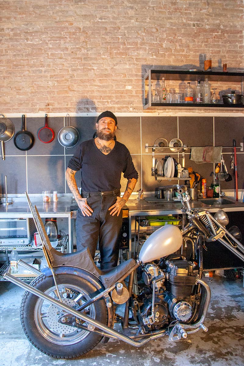 Gori de Palma, del taller de costura al taller de motos