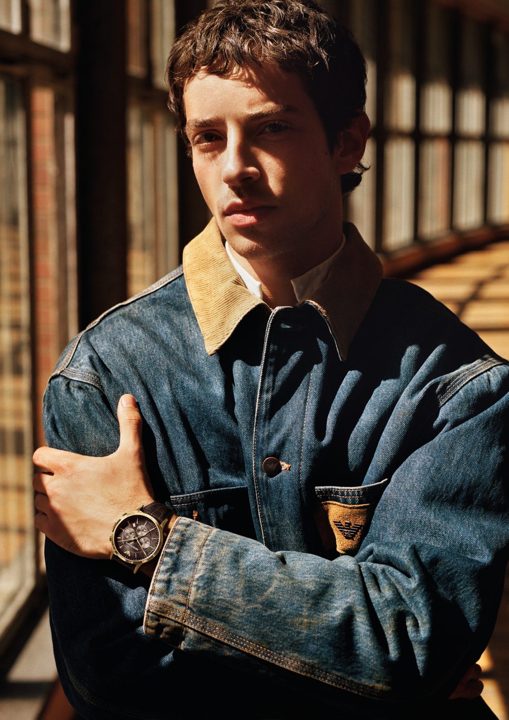 Manu Ríos encarna la elegancia atemporal de Emporio Armani