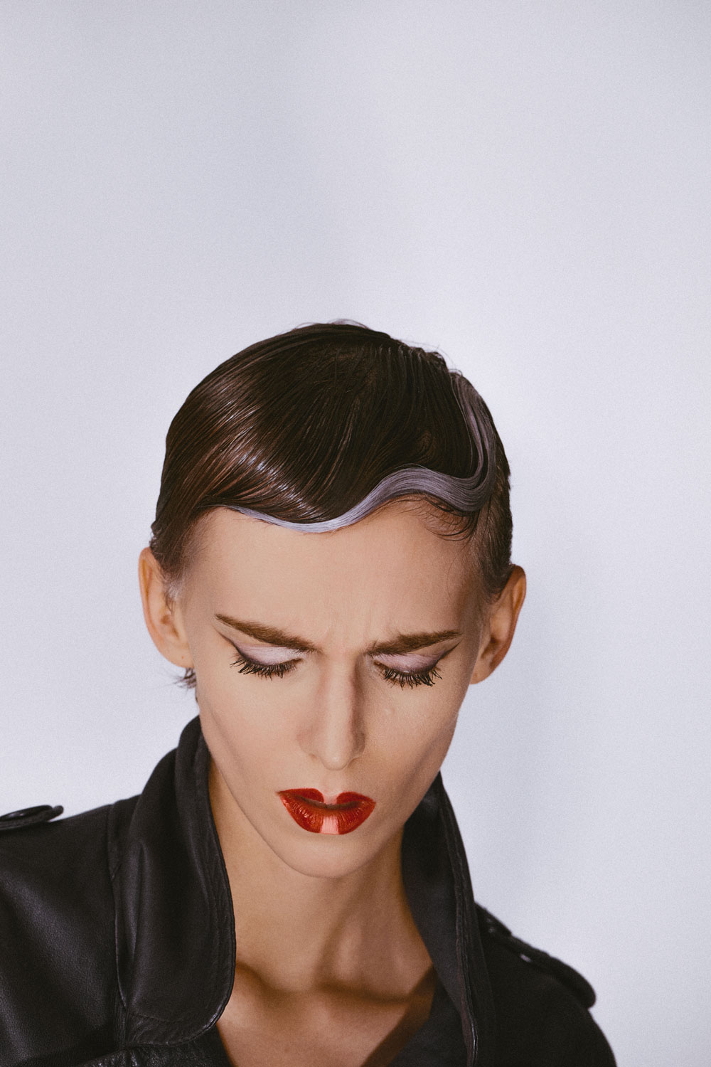 Maquillaje gráfico vs claroscuro: la batalla de la belleza