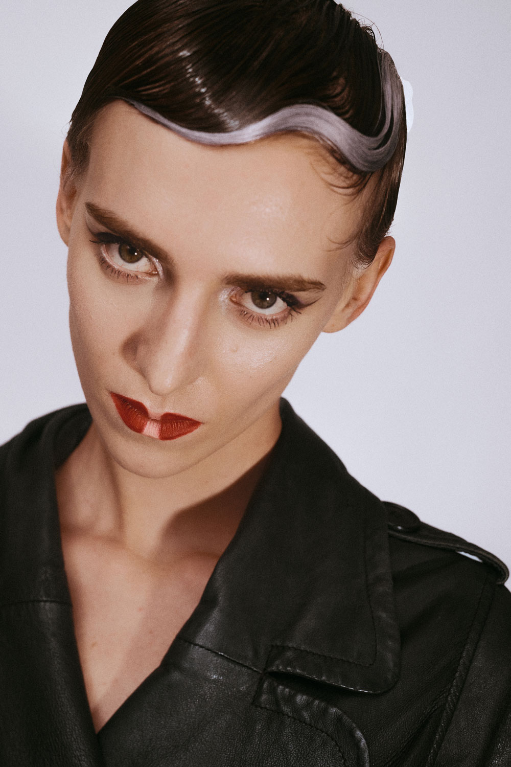 Maquillaje gráfico vs claroscuro: la batalla de la belleza