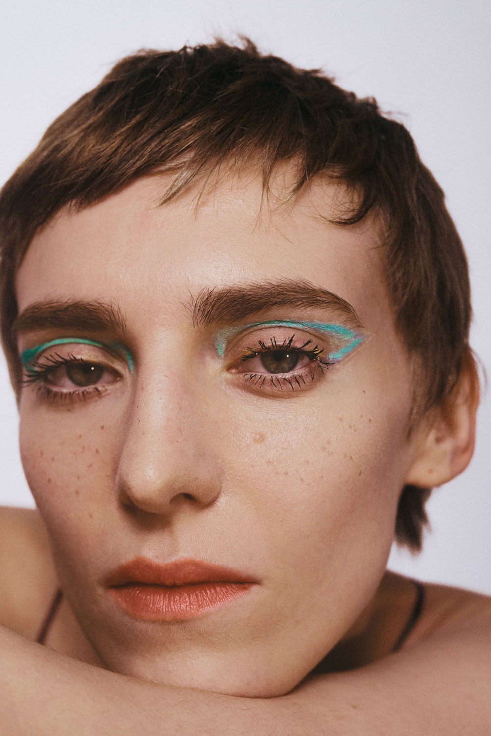 Maquillaje gráfico vs claroscuro: la batalla de la belleza