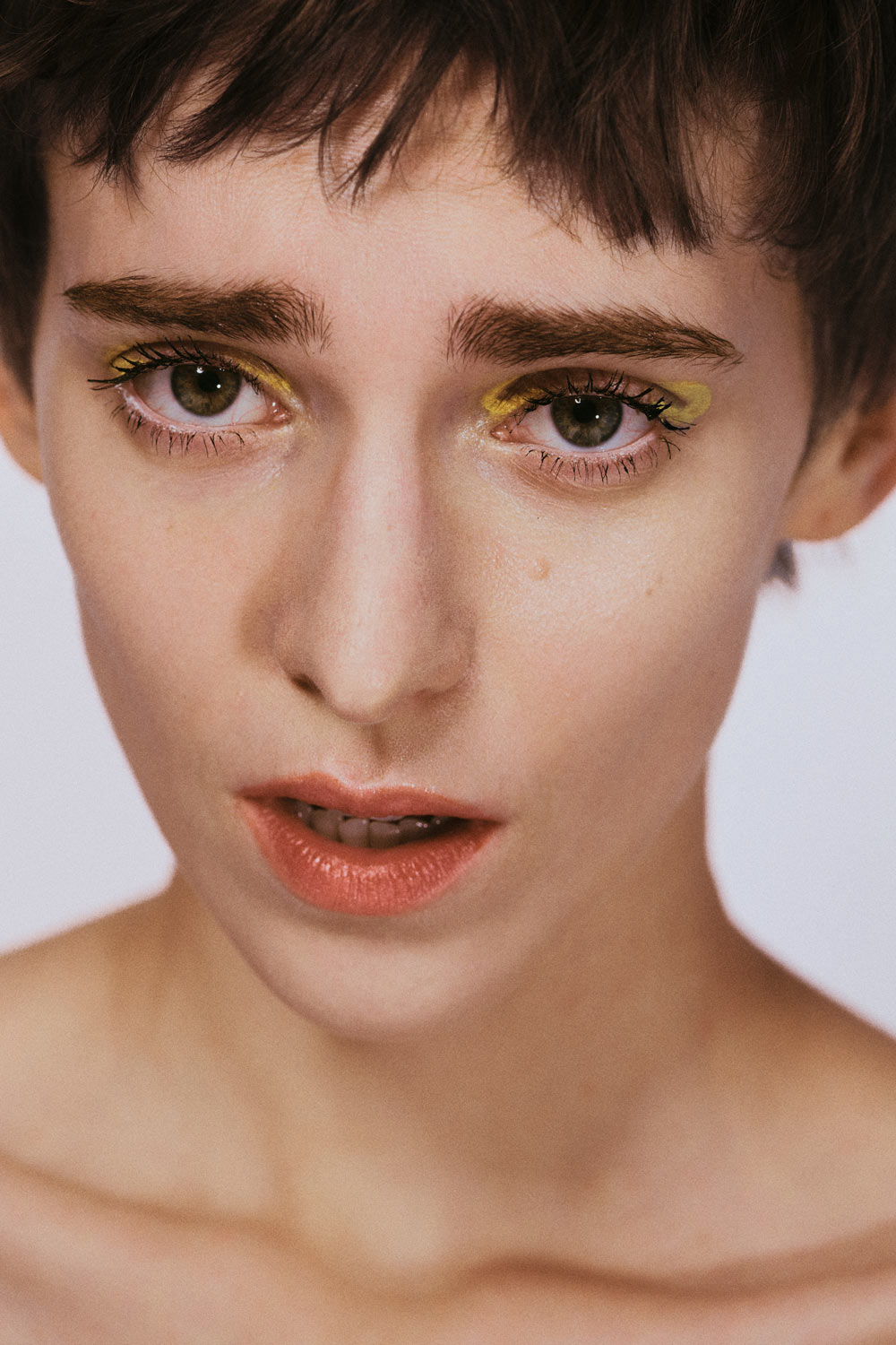 Maquillaje gráfico vs claroscuro: la batalla de la belleza