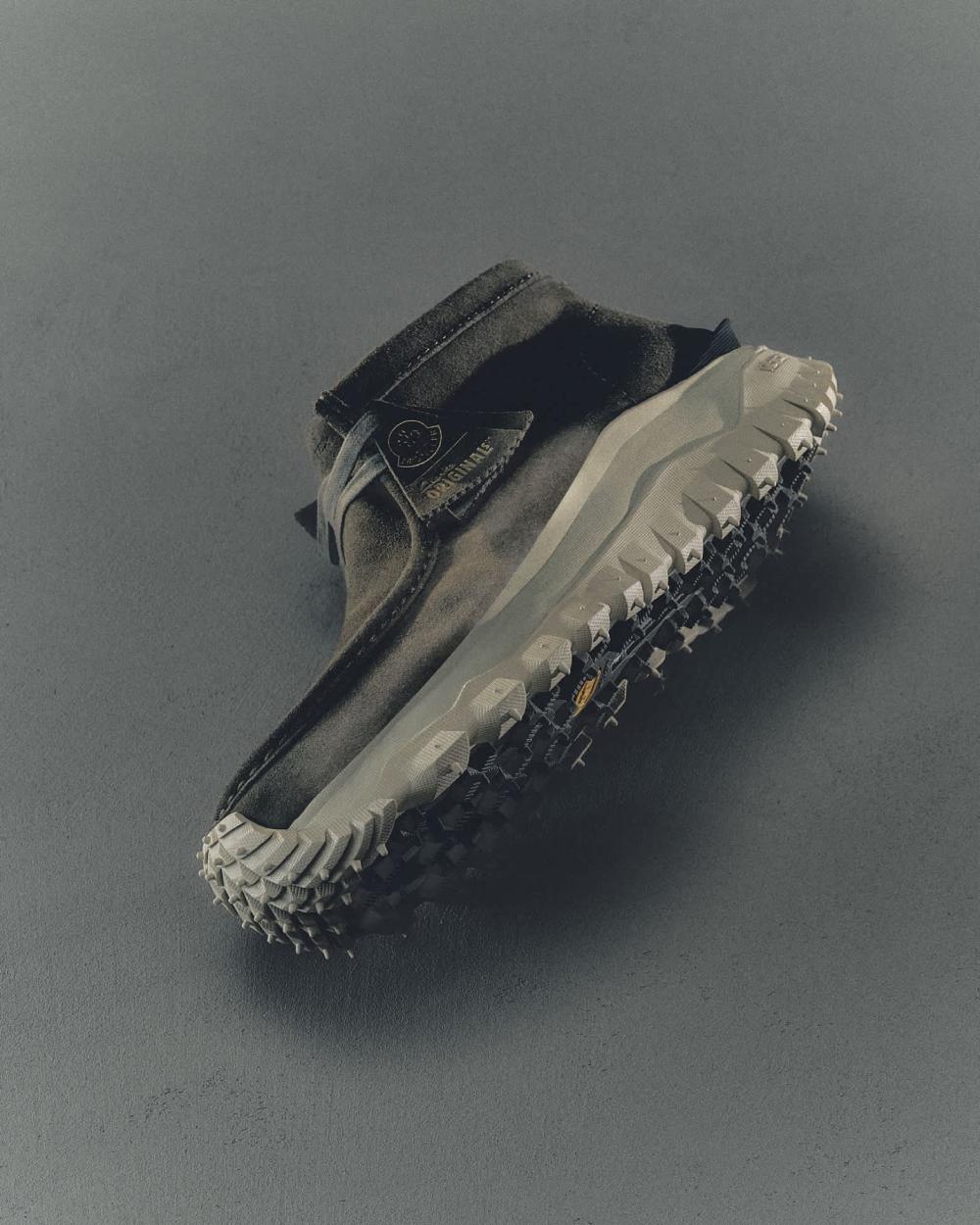Moncler le da un giro gorp core a los Wallabee de Clarks