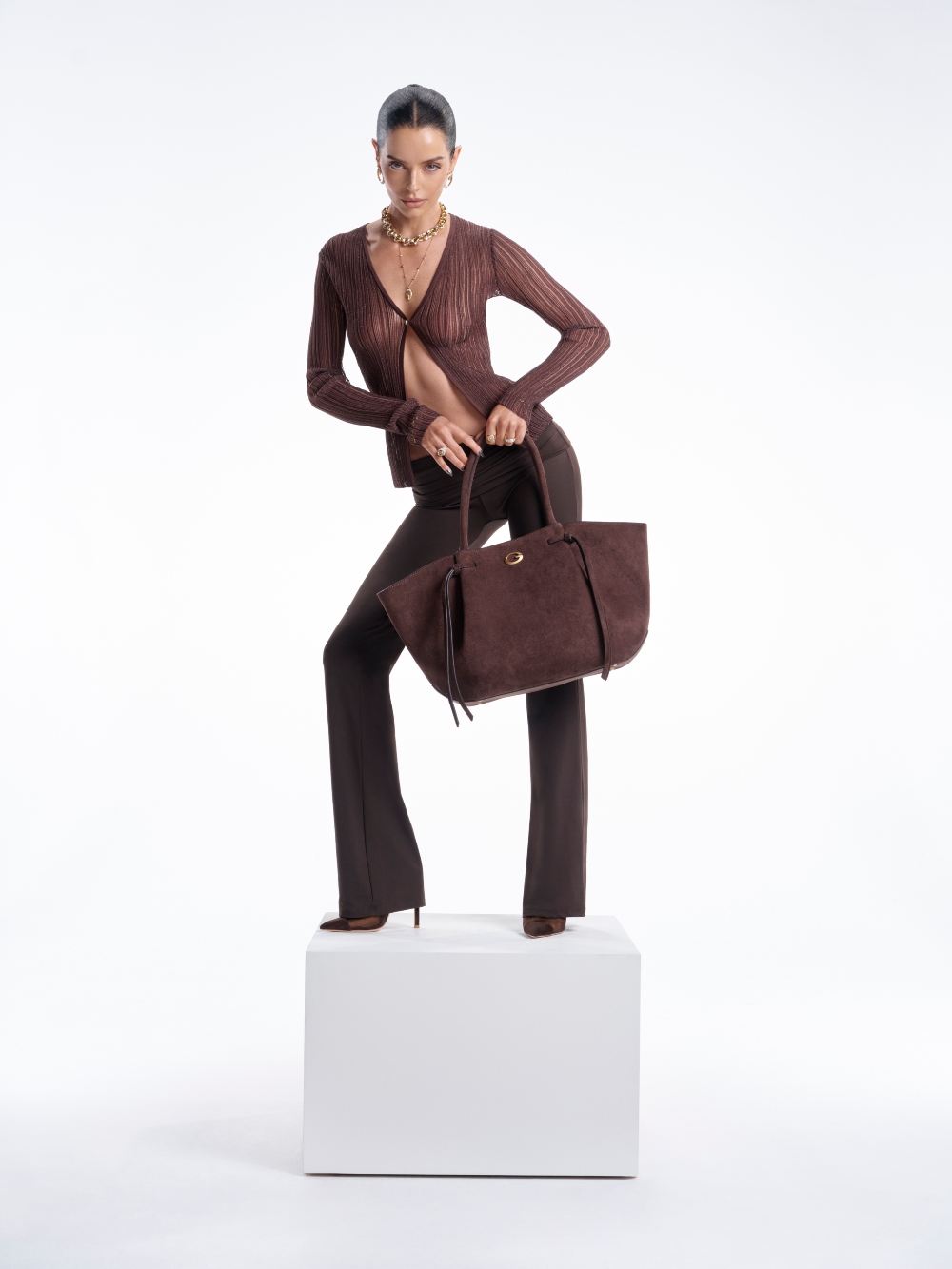 Allegra, el bolso de Guess inspirado en los coches vintage