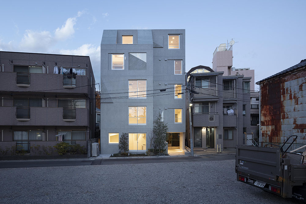 Ryuichi Sasaki Architecture y su edificio trapezoidal