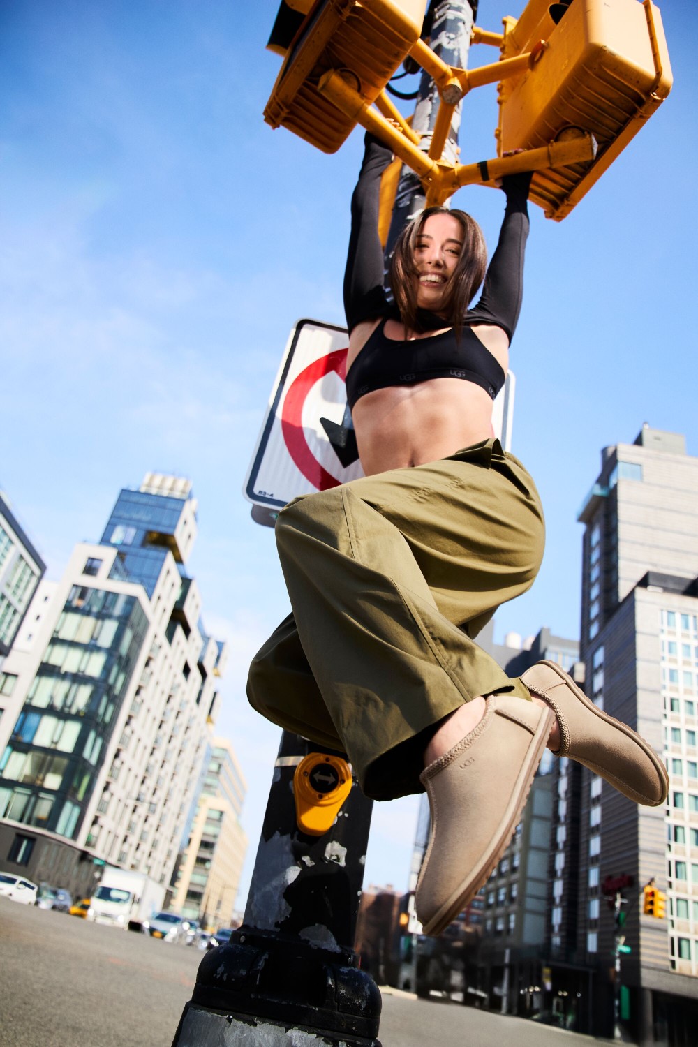 Los clásicos de UGG se deconstruyen y depuran para verano