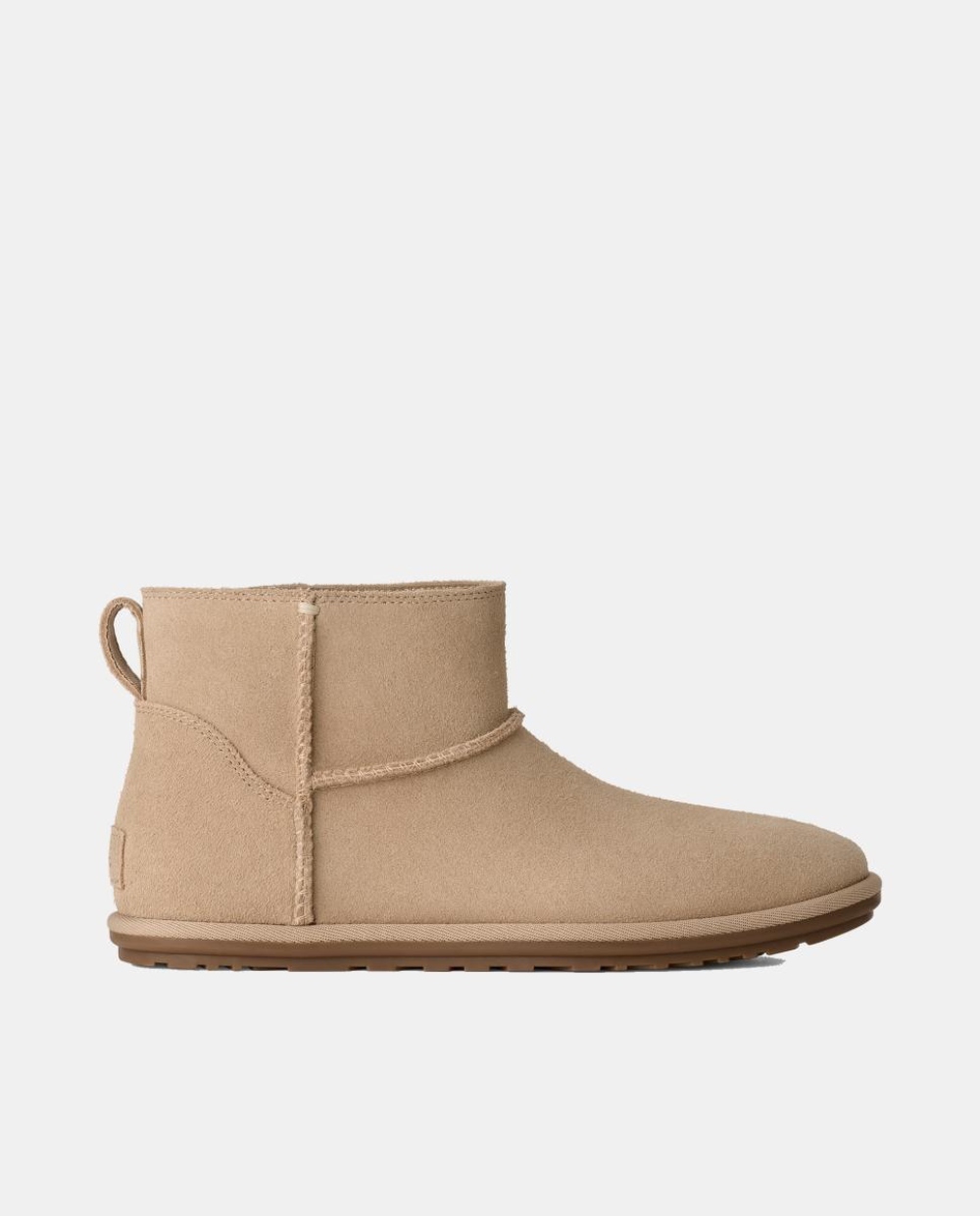 Los clásicos de UGG se deconstruyen y depuran para verano