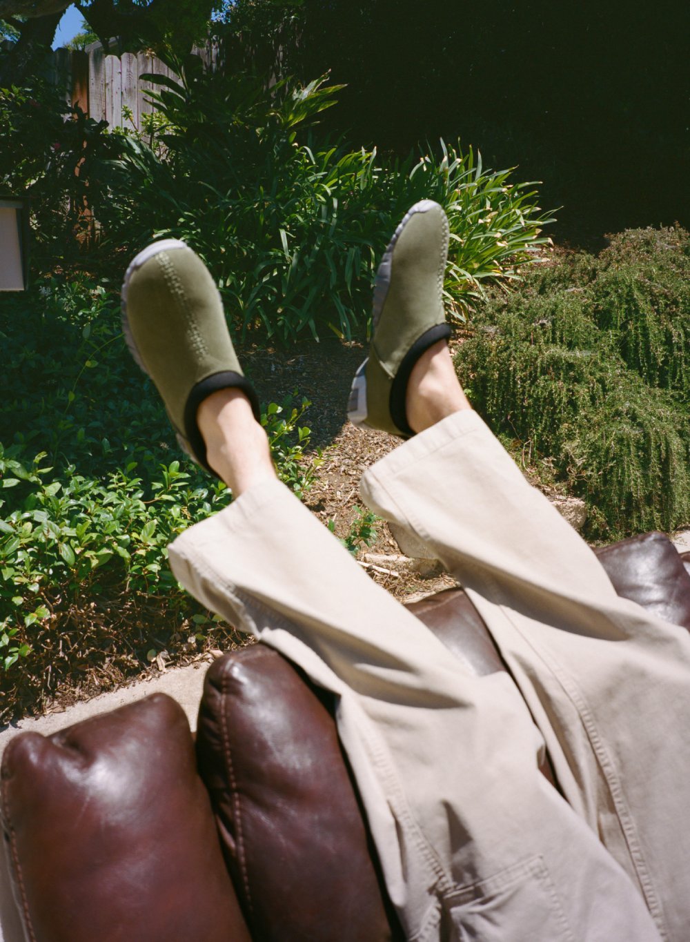 UGG adapta sus zuecos Tasman a la tendencia torpedo