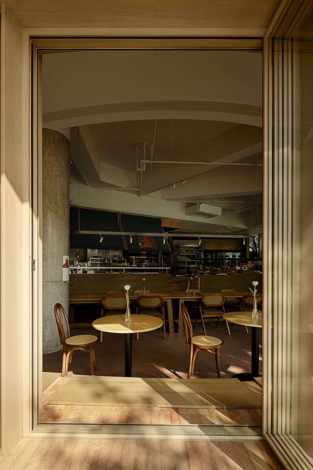 WJ Studio abre la cocina de una panadería-restaurante