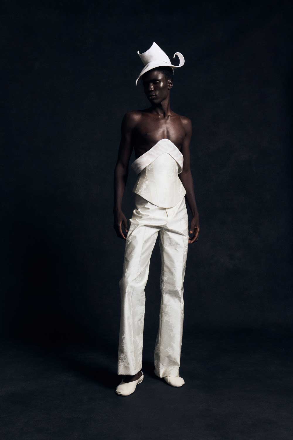 Harris Reed SS27: el volumen escultórico reina en Londres