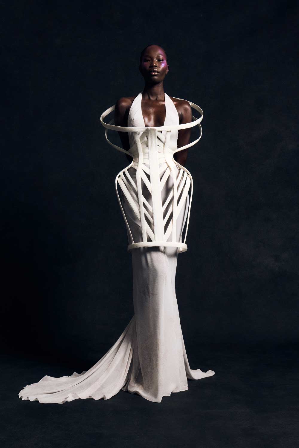 Harris Reed SS27: el volumen escultórico reina en Londres