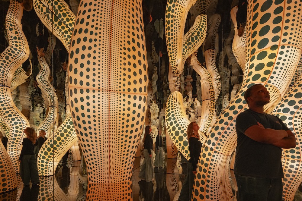 Yayoi Kusama 1929–2026. Seis momentos de una artista ∞