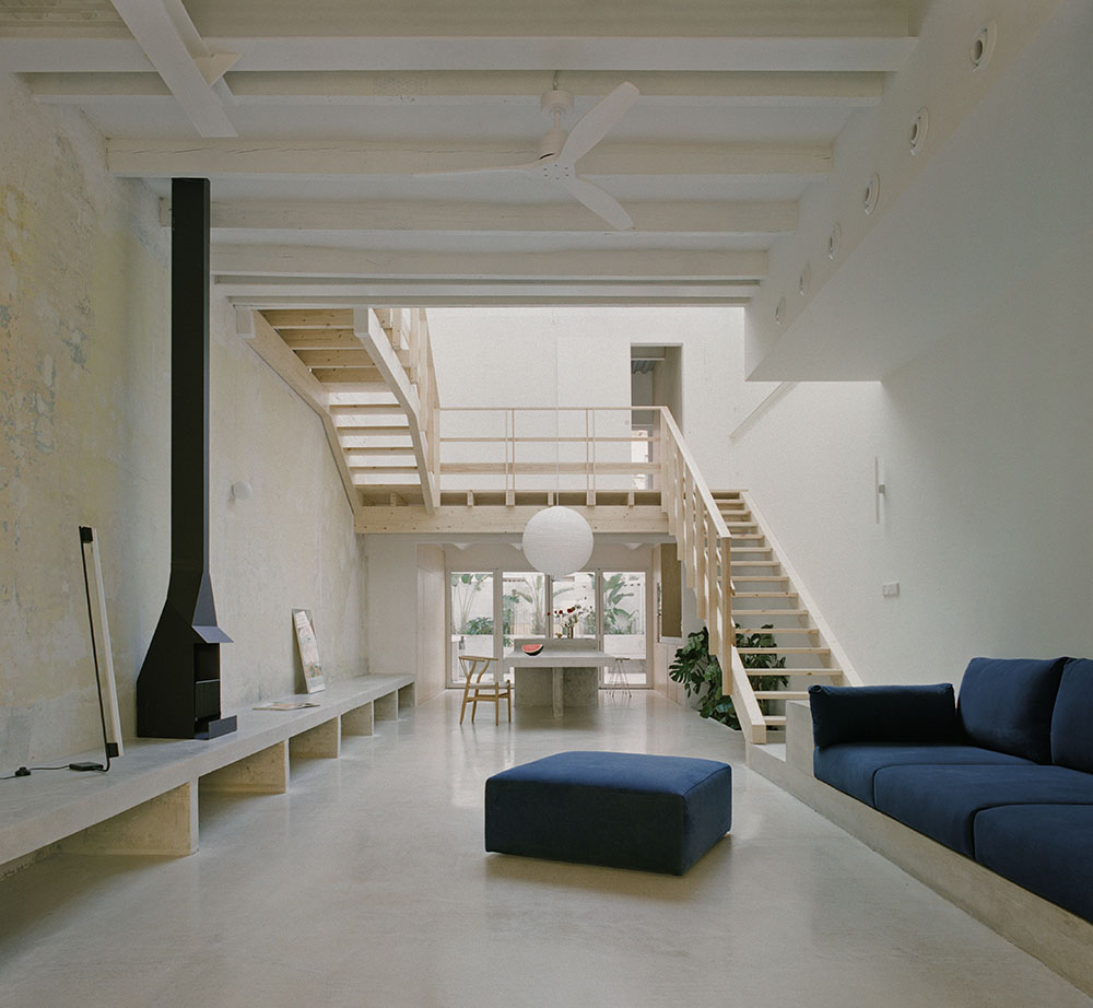 La austeridad luminosa de Aramé Studio en Villa Victoria