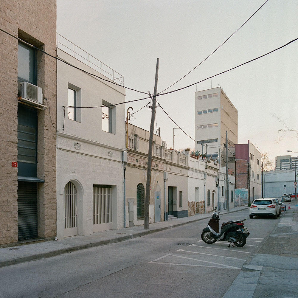 La austeridad luminosa de Aramé Studio en Villa Victoria