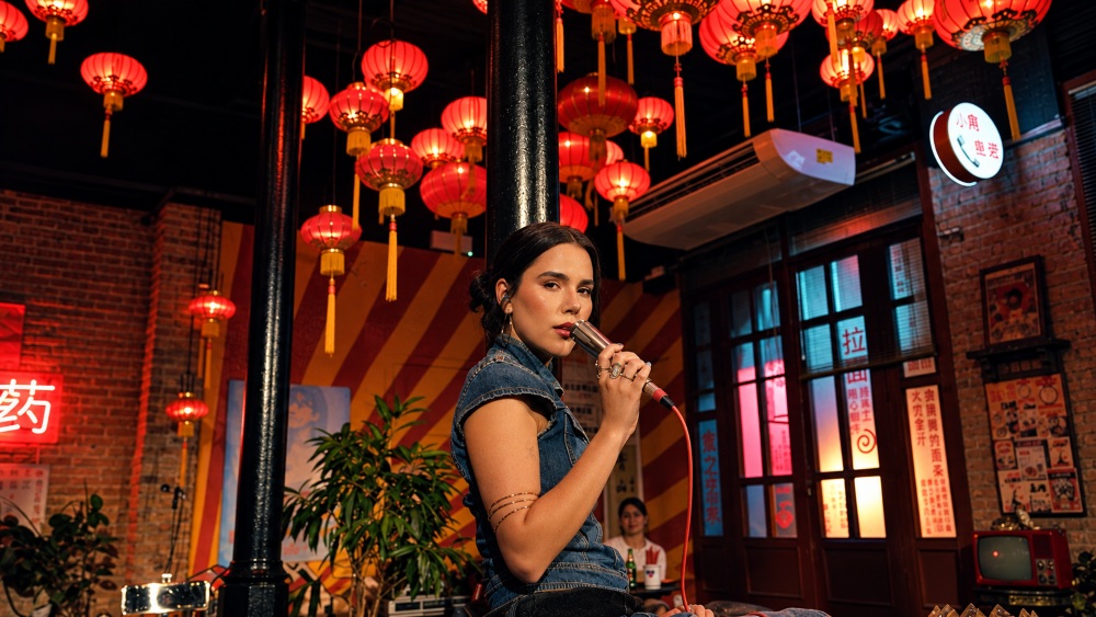 Bershka Music ficha la voz melódica de Paloma Morphy