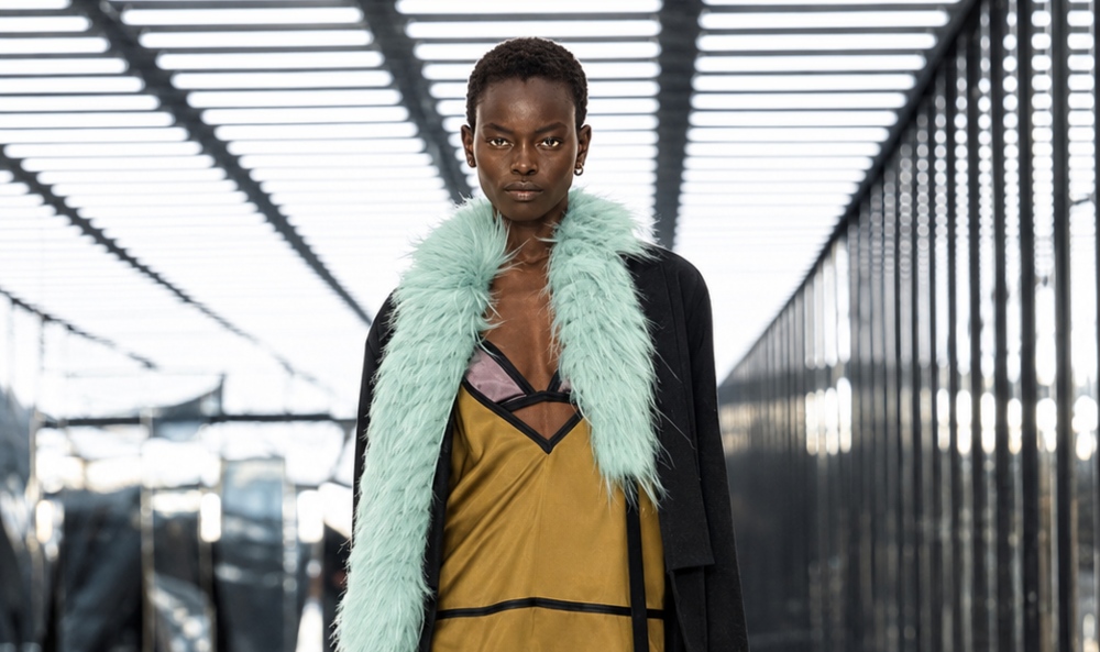 Las pieles negras protagonizan los beauty looks de pasarela