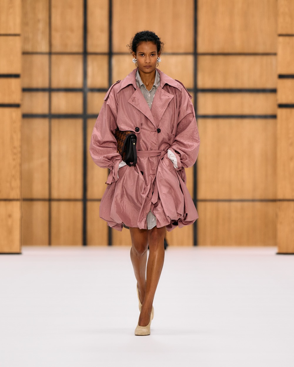 Burberry SS27 vuelve a su esencia utilitaria y campestre