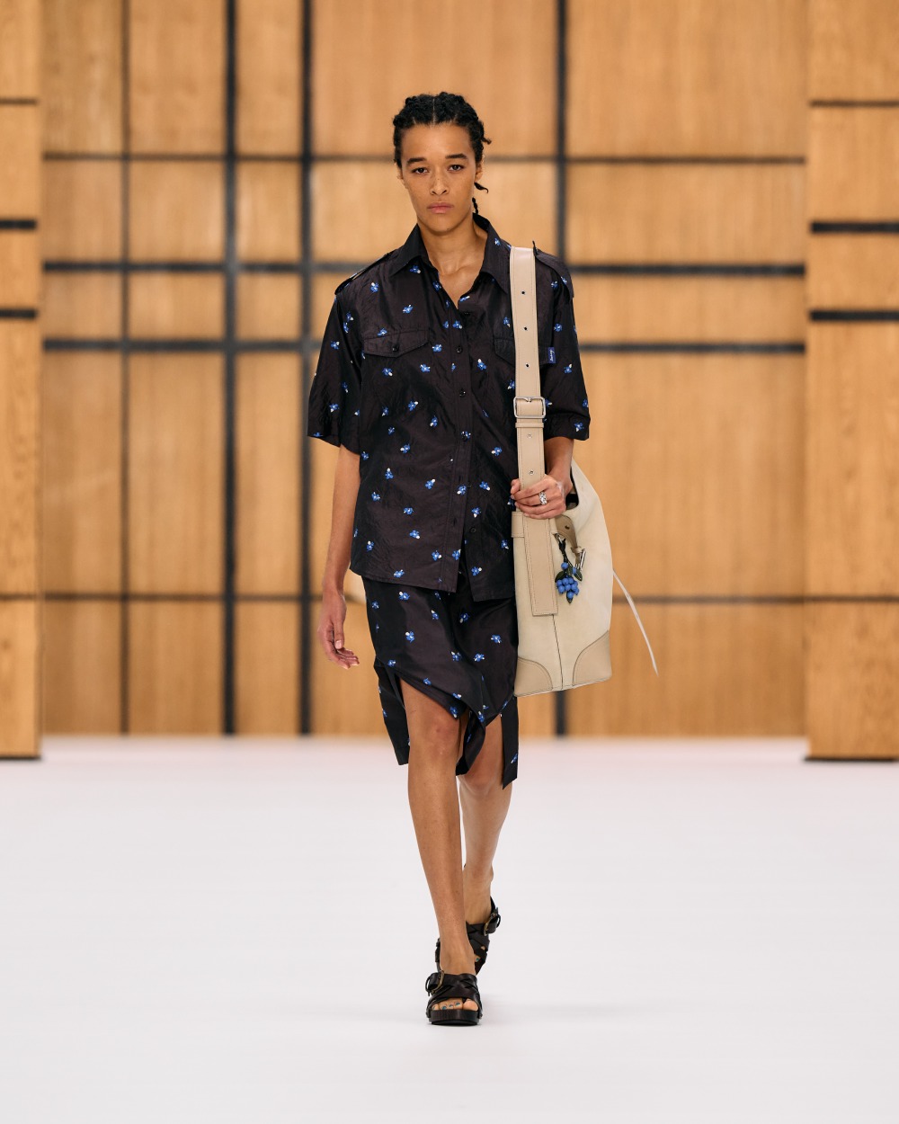 Burberry SS27 vuelve a su esencia utilitaria y campestre