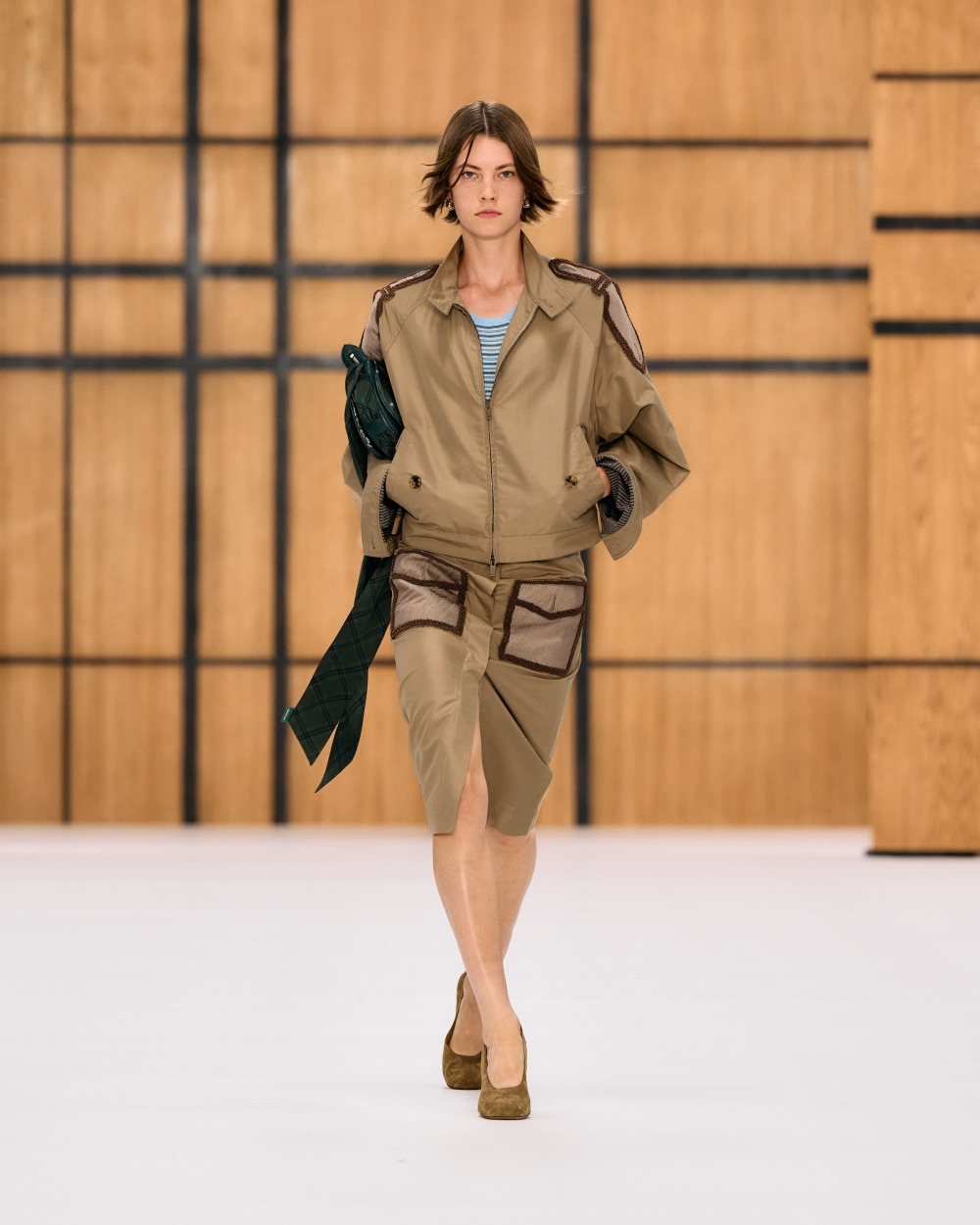 Burberry SS27 vuelve a su esencia utilitaria y campestre