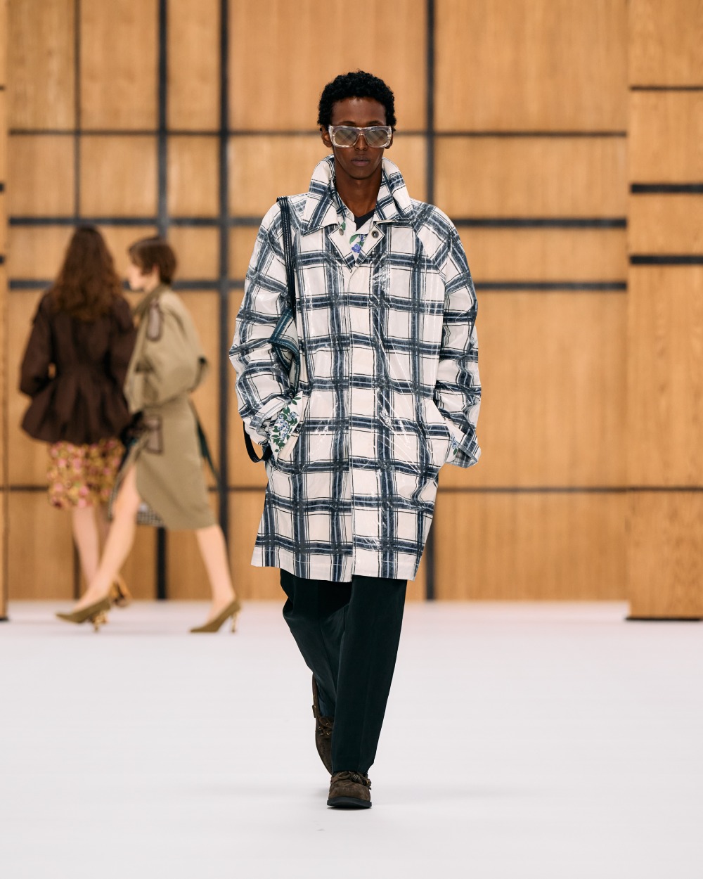 Burberry SS27 vuelve a su esencia utilitaria y campestre