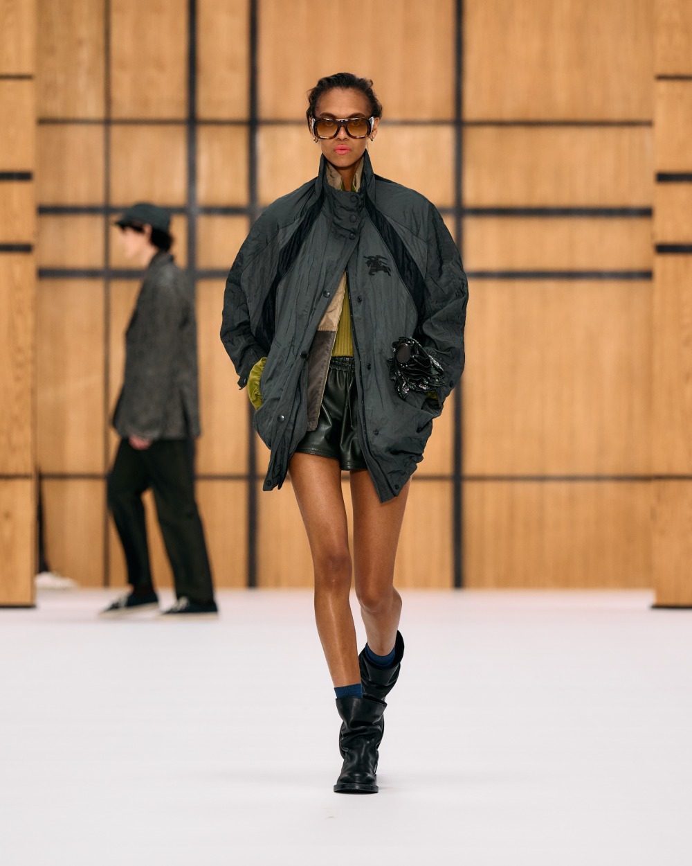 Burberry SS27 vuelve a su esencia utilitaria y campestre