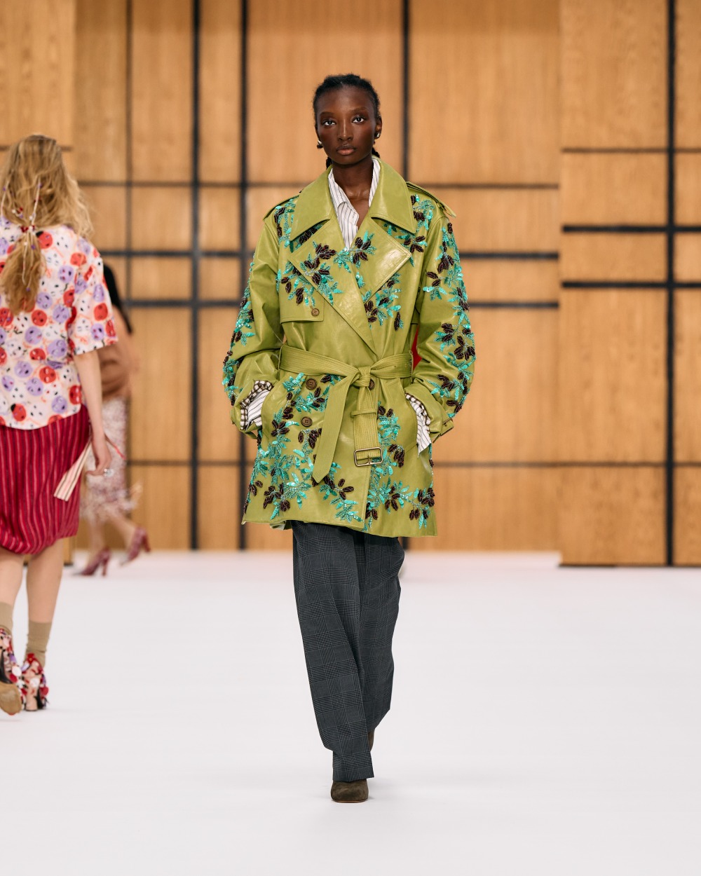 Burberry SS27 vuelve a su esencia utilitaria y campestre