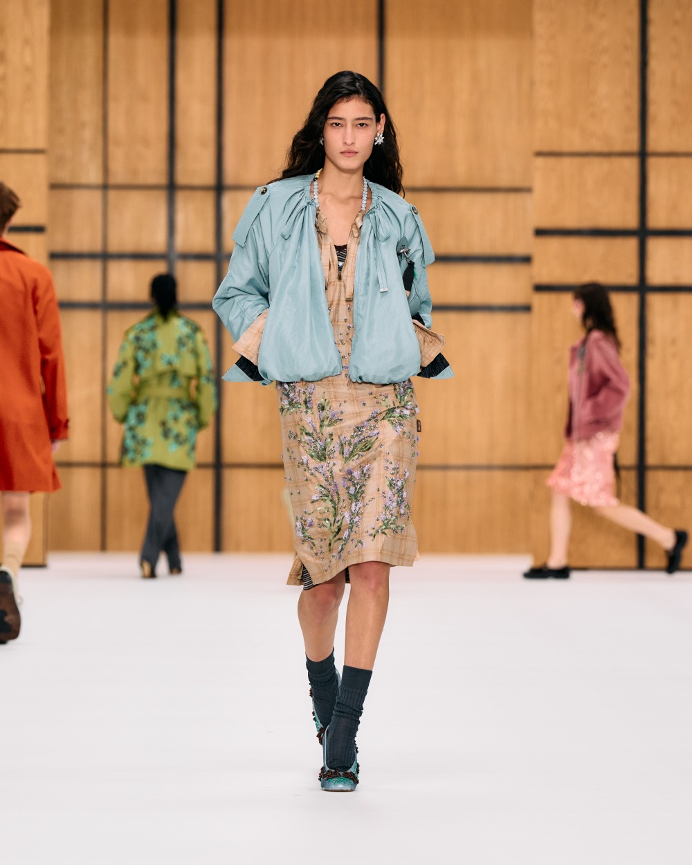 Burberry SS27 vuelve a su esencia utilitaria y campestre