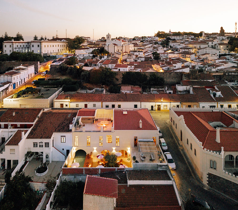 Casa Amarela, morada familiar reinventada en Beja, Portugal
