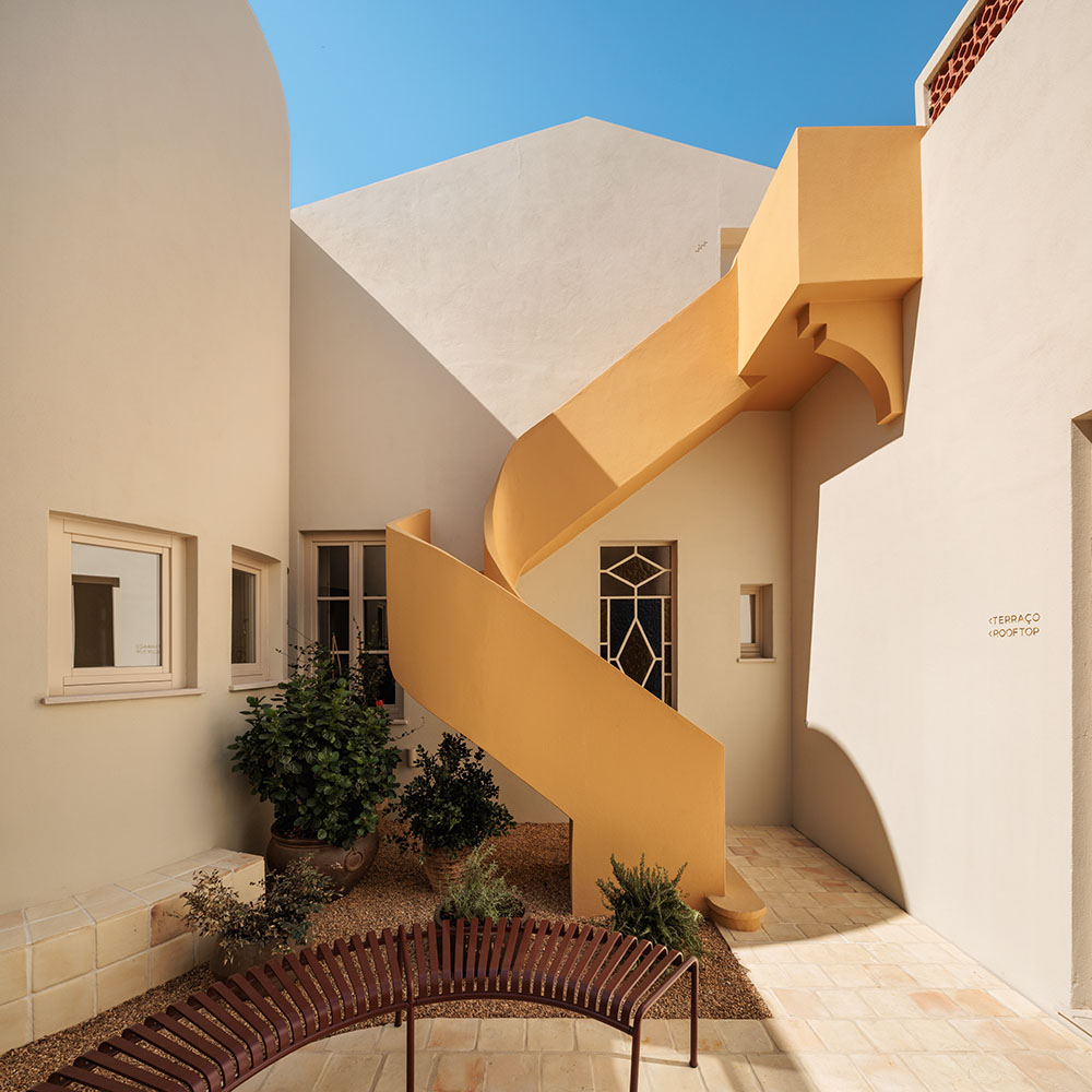 Casa Amarela, morada familiar reinventada en Beja, Portugal