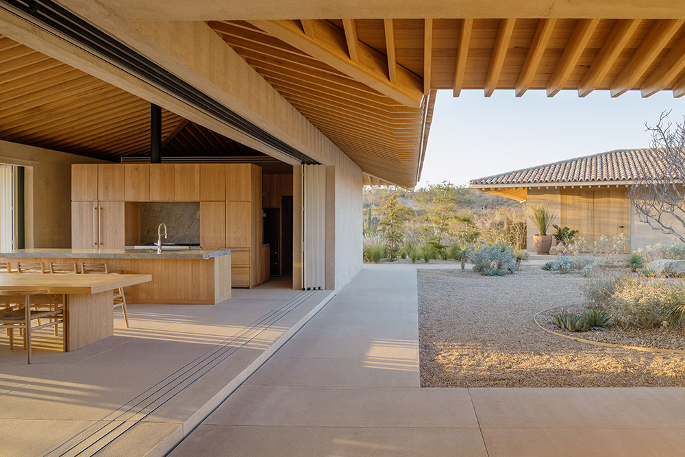 Casa en Palmilla: cuatro piezas reunidas por el paisaje