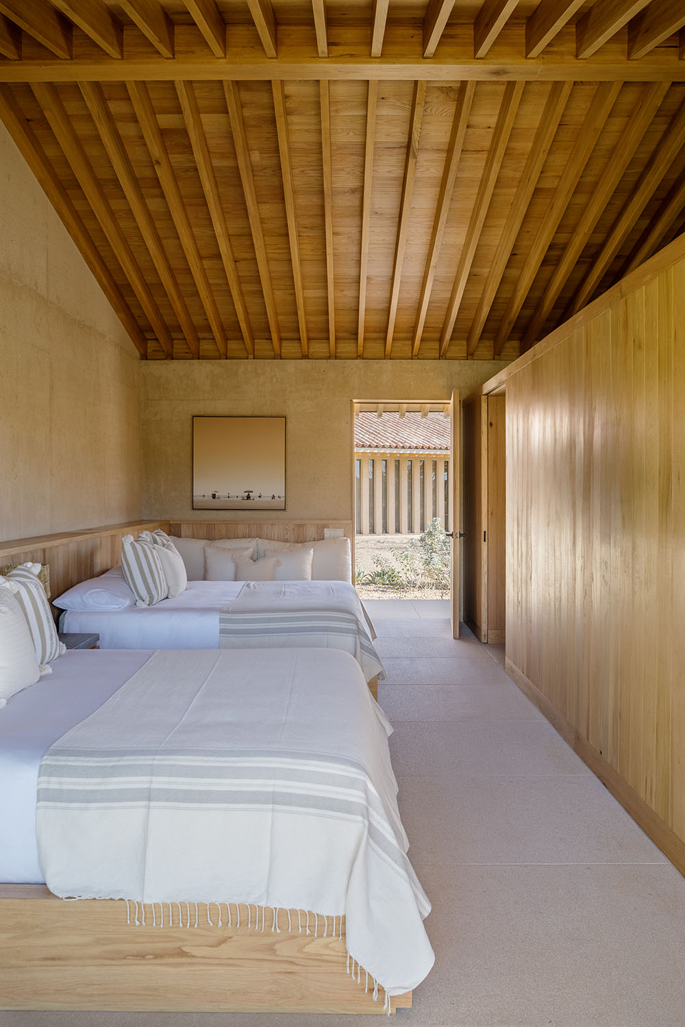Casa en Palmilla: cuatro piezas reunidas por el paisaje